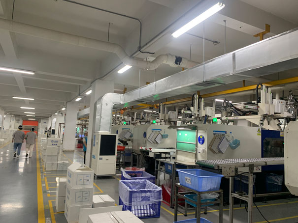 注塑廠降溫安裝工業(yè)省電空調(diào)立式管道機