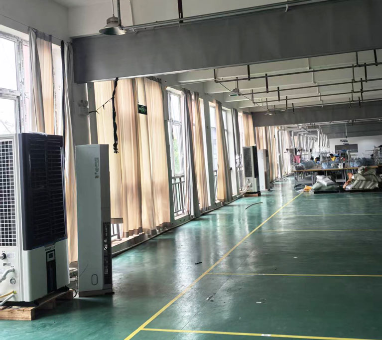 制衣廠整體制冷降溫，應(yīng)用蒸發(fā)冷省電空調(diào)-立式軸流雙風(fēng)口機型